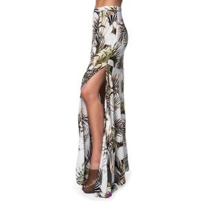 O’NEIL White & Olive Palm Leaf Nosara Maxi Skirt